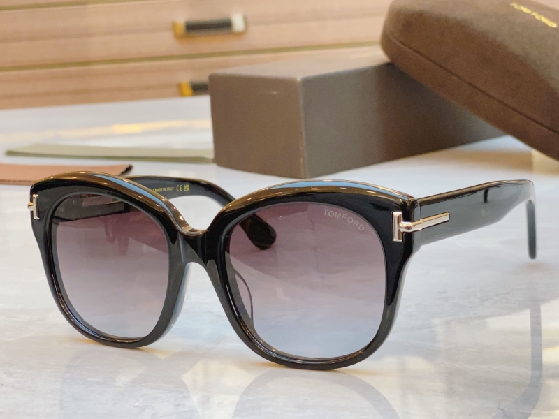 TOM FORD